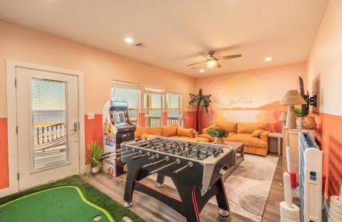 Noisywaves - Beachfront Paradise with Hot Tub, Yard, and Game Room - Foto 23