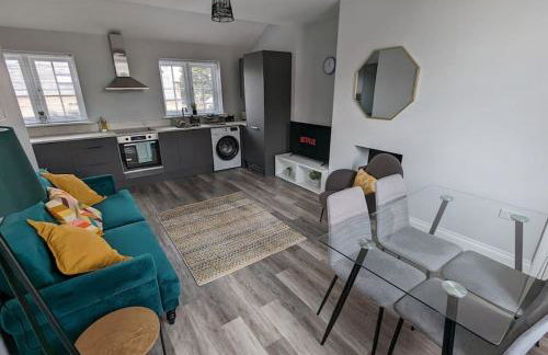 31 High Street - Modern & Stylish 2-bed Apartment - inc parking - Photo 7