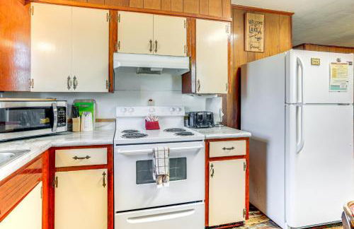 Shared Dock and Yard Greers Ferry Lake Home! - Foto 11