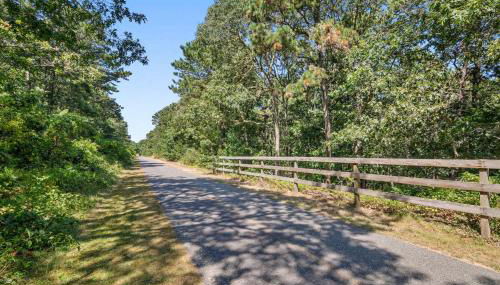 Bring your pups to Chatham Direct access to the Cape Cod Rail Trail - Foto 5