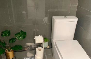 Cosy 3 Bed Apartment Near Birmingham Airport & NEC Perfect for Groups & Contractors! - Foto 17