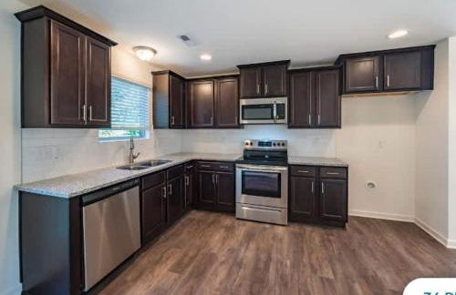 4BR Townhouse King Bed 2-Story Near NC State - Foto 8