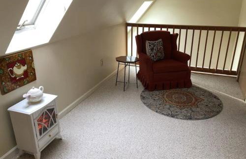 The Sunflower - Hot Tub Hideaway on 13 Wooded Acres - Fire Pit - Lake View - Near Keuka & Seneca Lake - Pet-Friendly - Foto 5