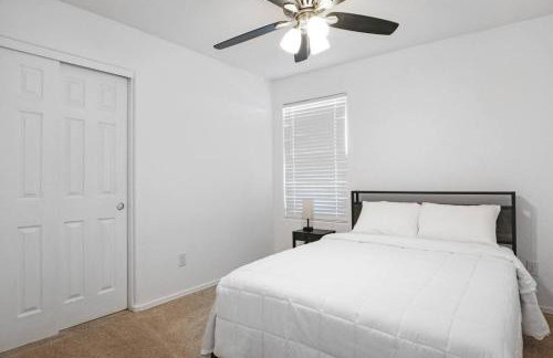 4 Bedroom Desert Oasis Large Yard Sleeps 8 - Foto 12