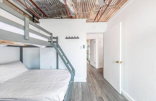 Livin Right Surf Loft: pickleball, basketball, close to the fun - Foto 2