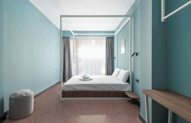 Zeus is Loose Hostel - Photo 32