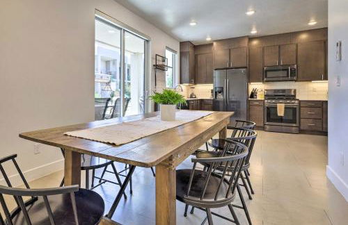 Sunny Resort Townhome and Balcony and Pool Access - Foto 11