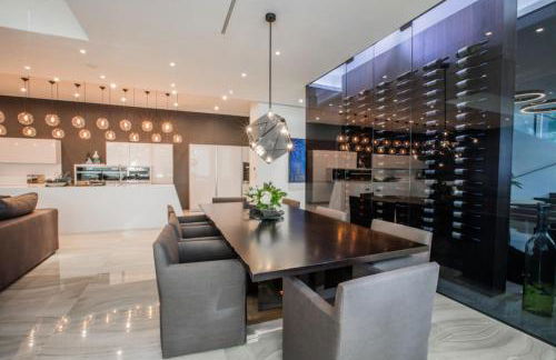 Beverly Hills Luxurious 4BR Villa with Pool and Views - Foto 5