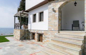 Mermaid Beachfront Villa - Photo 8