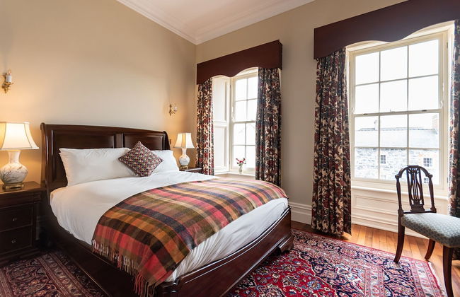 8 Bedroomed House Steeped in History - Photo 15