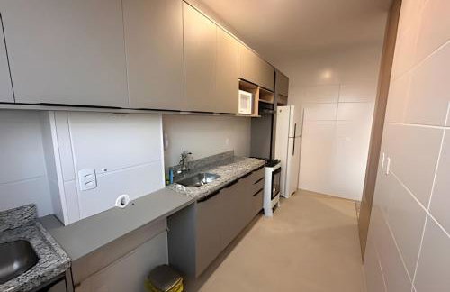 Apartamento na praia, 2 quartos e área de lazer - Foto 58