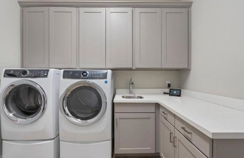 Elegant Phoenix Getaway w Pool and Spa Heating - Foto 10