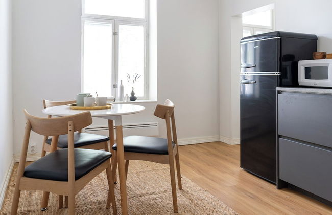 A bright wooden studio for four - Foto 7