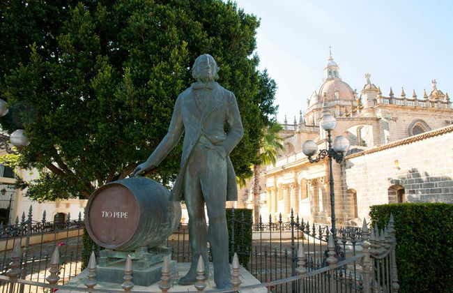 Visita guiada por el Alcázar y Catedral de Jerez - Foto 2