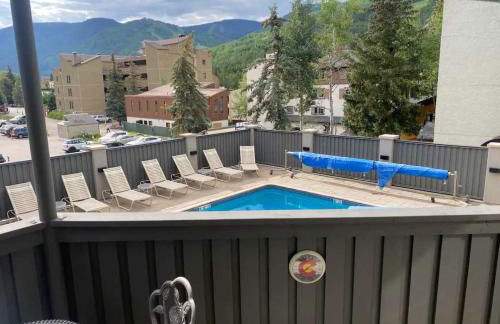 Best location in the heart of lions head, Ski lockers, jacuzzi and pool - Photo 32