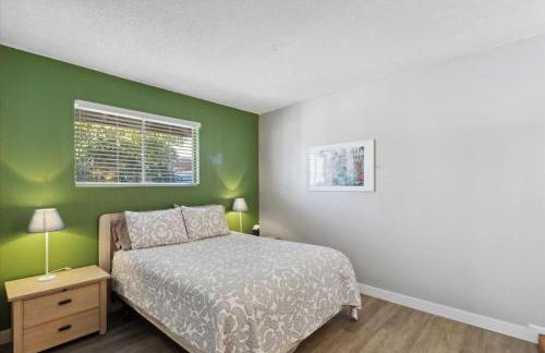 Vacation House! 6BR, FREE Heated Pool, Arcade & Hot Tub - Photo 11