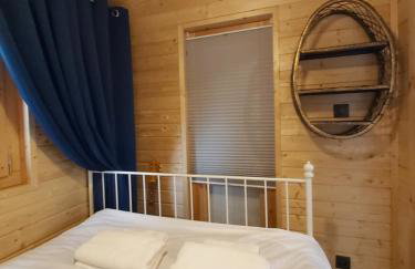 Drewniany Zakątek z sauną i jacuzzi - Foto 17