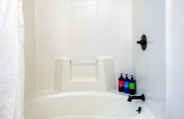 The Golden Parlor- Historic Victorian, Hot Tub - Foto 18