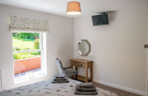 Country Crabtree Bungalow with large wild garden - Photo 77