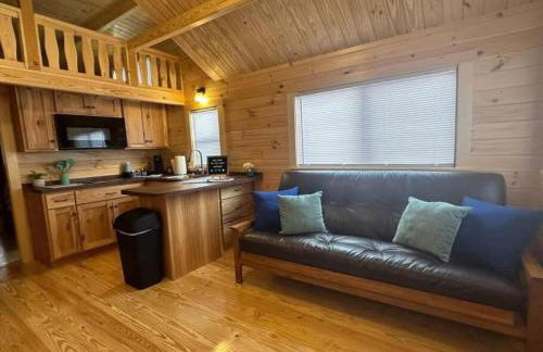 Get-away Cabin in Surf City w Loft and Parking - Foto 1