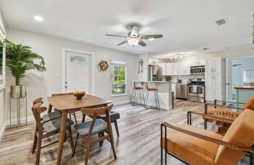 Family Friendly Beach Escape - Modern Retreat near Beaches - Sleeps 6 - Fast WiFi - Foto 26