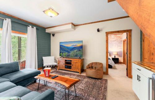 Gorgeous 5 Bdr with Hot Tub - Walk to Holi-Mont! - Foto 21