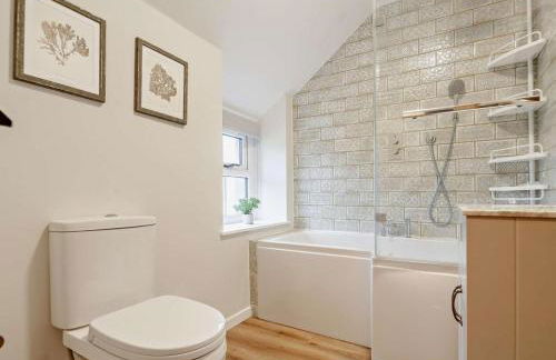 Ty Fin Cottage with Hot Tub - Photo 18