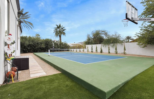 Sleeps 19, 7bdr Estate! Sports Court, Putting Green, Pool Farrier by Avantstay - Foto 45