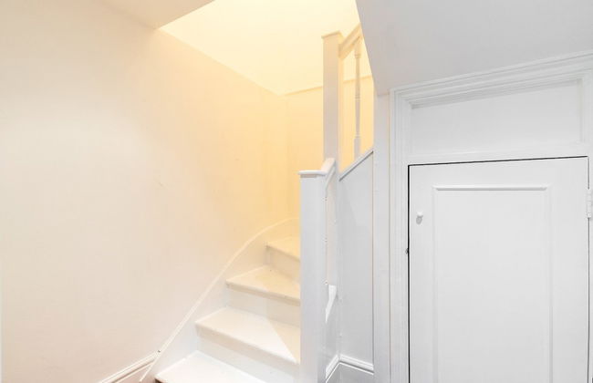 Charming Two-Bedroom Flat in West Hampstead - Photo 50