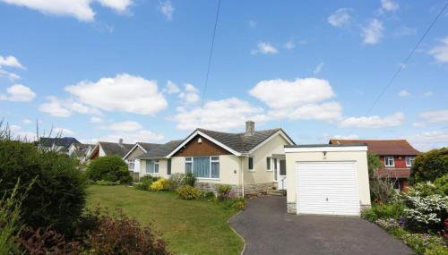 CHURCH ROAD by BOURNECOAST - A Spacious Bungalow in the Popular Hengistbury Head Area Near the Sandy Beaches - HB5830 - Foto 2
