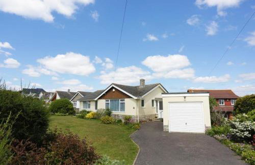 CHURCH ROAD by BOURNECOAST - A Spacious Bungalow in the Popular Hengistbury Head Area Near the Sandy Beaches - HB5830 - Foto 2