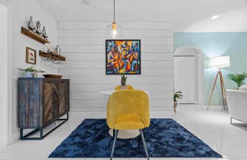 Arthaus- Fully Stocked Kitchen and Fenced Yard - Foto 25