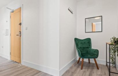 2BR Apartment with Sofa bed I Prime Town Centre Location I Gold St D-Lux, Modern Amenities, Walk to Train, Bus Stations, Shops & Cafés I Leisure and Business Stays Welcome - Foto 15