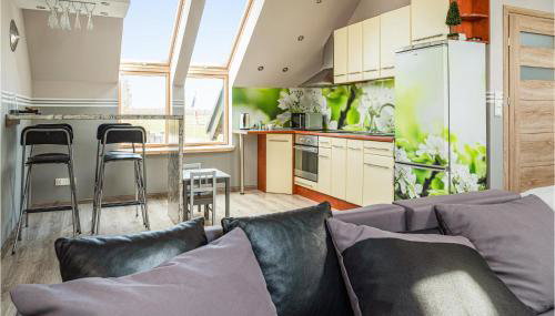 2 Bedroom Amazing Home In Ploskinia - Foto 3