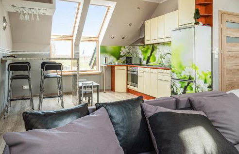 2 Bedroom Amazing Home In Ploskinia - Foto 3