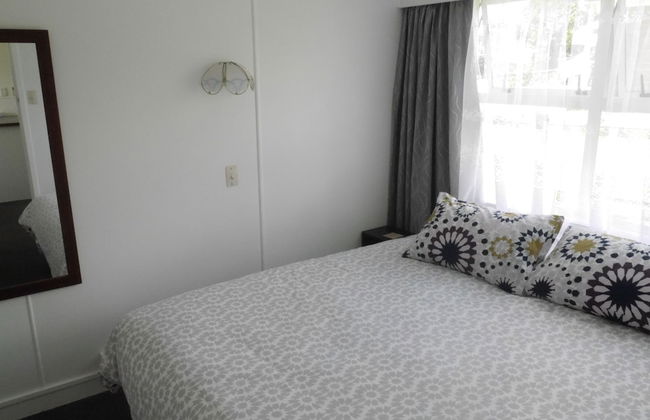 Raglan Palm Beach Motel - Photo 8