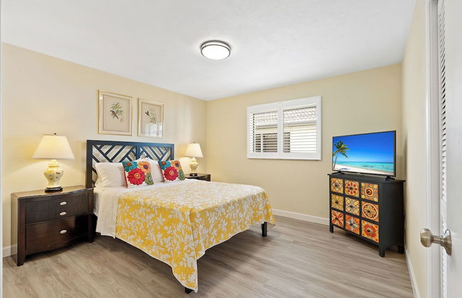 Avanti Vacation Rental, Relaxing 3-BR Retreat with Private Pool Minutes from Vanderbilt Beach and Delnor-Wiggins State Park. Enjoy Southern Exposure, BBQ Area, and Pet-Friendly Comfort - Foto 3