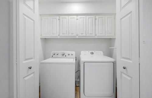 Superior 4BR 2BA Holiday Home with Hot Tub & Grill - Foto 37