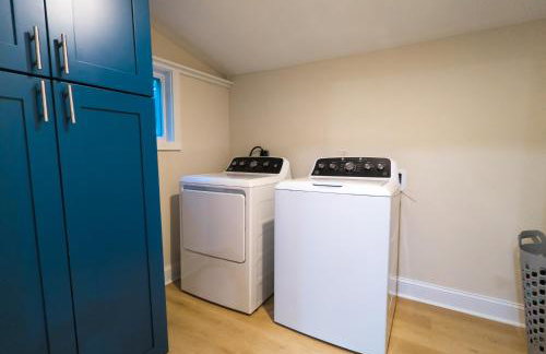 The Crestwood - 3BR Home with Parking - Near Atlanta and Stone Mountain - Photo 9