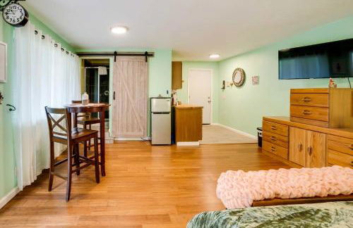 Soothing Studio with Lush Views 2 Mi to Beach! - Foto 14