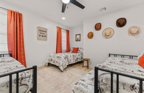 NEW! CowboyPool* 2Kings* Sleeps12* GroupTrip* - Foto 36