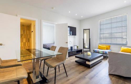 Coastal 2BR Escape | Walk to Beach & 2 Queen Beds - Foto 10