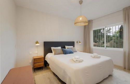 Luxurious frontline golf apartment in Elviria - Photo 41