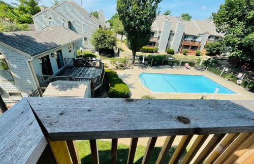 2bd condo w pool view deck 15mn from Kansas City - Photo 3