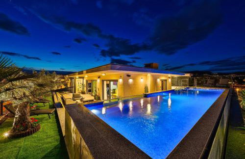 Sky Pool Penthouse with a huge heated private pool - Foto 11