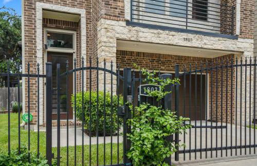 Posh Dtwn/Midtown Home w Stunning Roof-Top Terrace - Foto 52