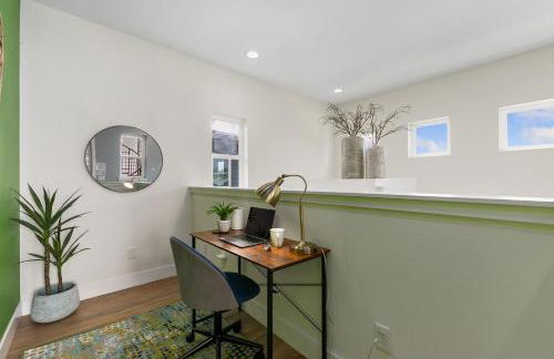 Contemporary Gem - Rooftop Deck & Private Hot Tub! - Foto 48