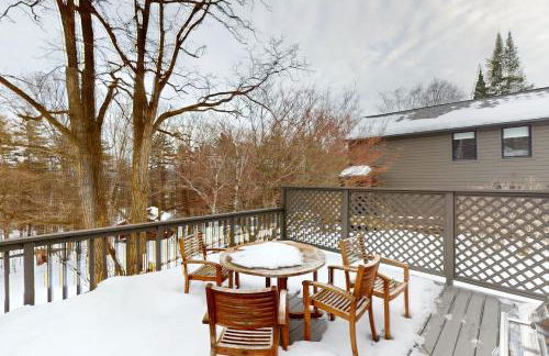 Less Than 1 Mi to Lake George! Family Retreat with Deck - Foto 3