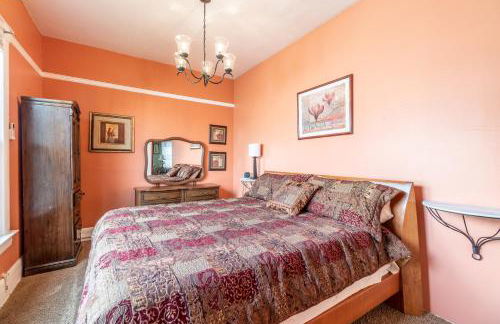 Rustic 2-Bedroom walking distance to Downtown - Foto 8