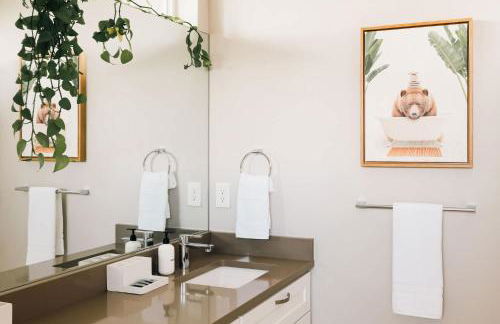 Modern Comfort w Mountain Views - Pet-Friendly - Foto 25